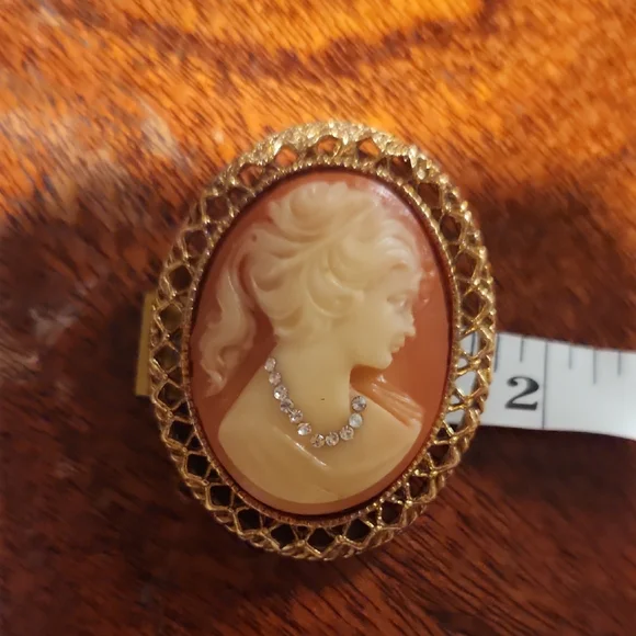 Vintage Elegant Gold Cameo Brooch Set - Picture 10 of 10